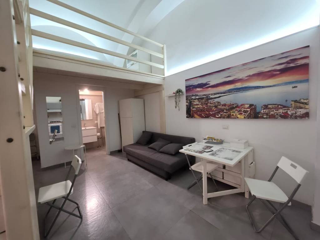 appartamento in affitto a Napoli in zona Stella
