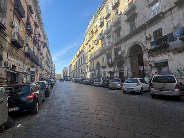 locale commerciale in affitto a Napoli