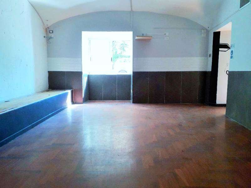 locale commerciale in affitto a Napoli in zona Vomero