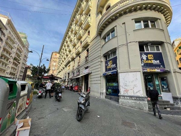 locale commerciale in affitto a Napoli in zona San Ferdinando