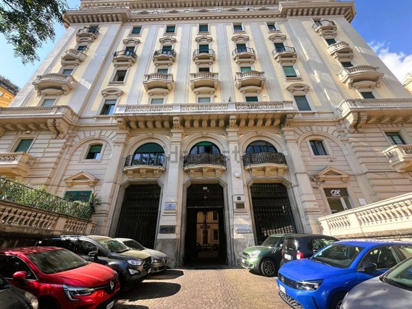 ufficio in affitto a Napoli in zona Chiaia