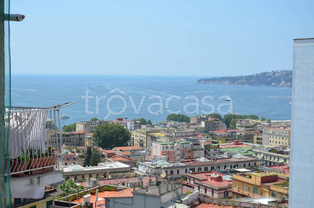 appartamento in affitto a Napoli in zona Chiaia