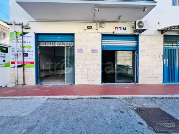 locale commerciale in affitto a Napoli in zona Barra
