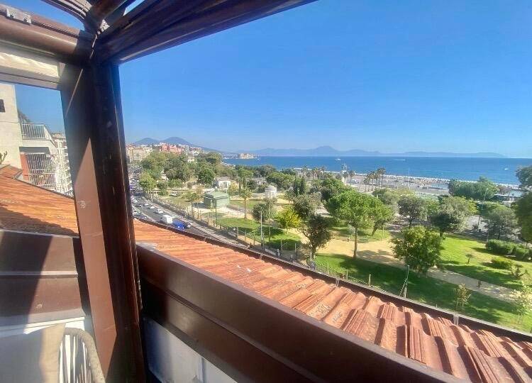 appartamento in affitto a Napoli in zona Chiaia