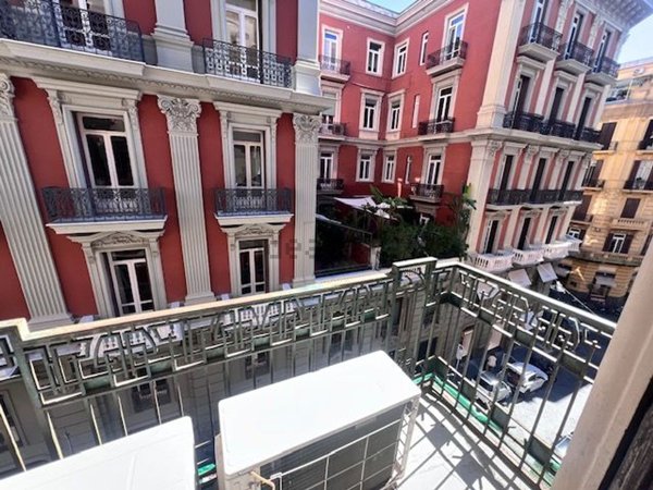 appartamento in affitto a Napoli in zona Chiaia