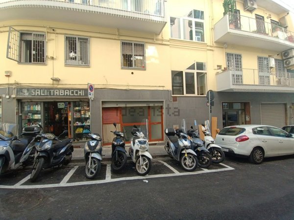 locale commerciale in affitto a Napoli in zona Vomero