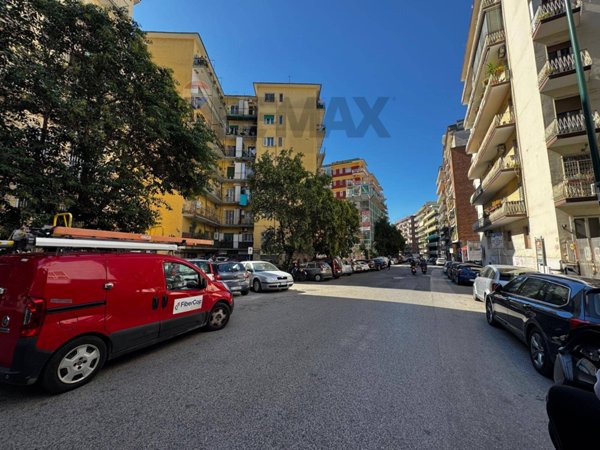 locale commerciale in affitto a Napoli in zona Vomero