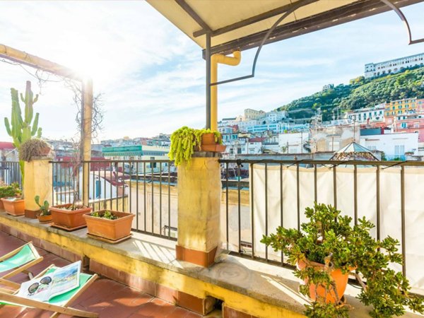appartamento in affitto a Napoli in zona Stella