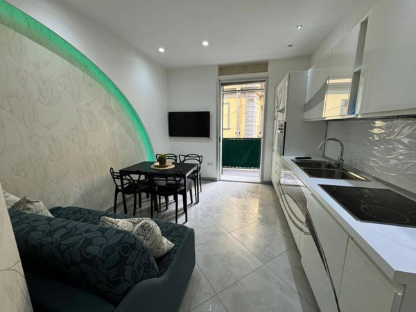 appartamento in affitto a Napoli in zona Chiaia