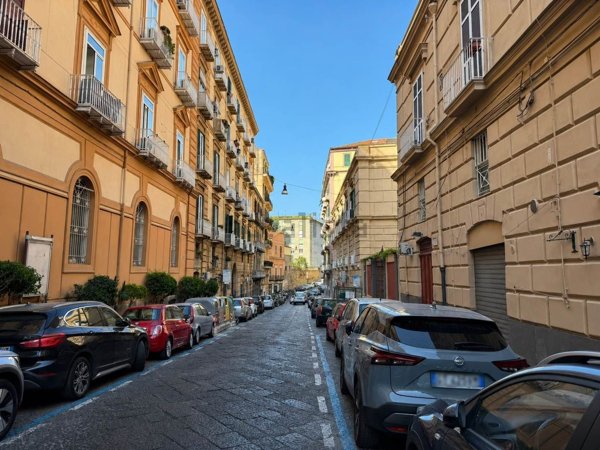 appartamento in affitto a Napoli in zona Chiaia