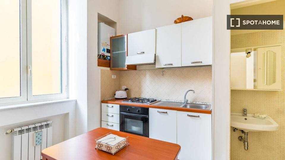 appartamento in affitto a Napoli in zona Avvocata