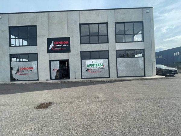 locale commerciale in affitto a Nola