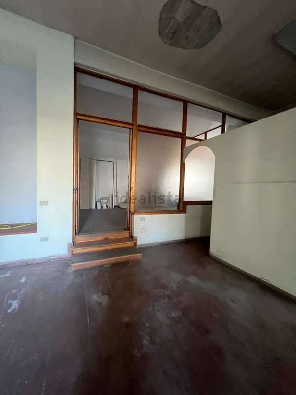 locale commerciale in affitto a Nola