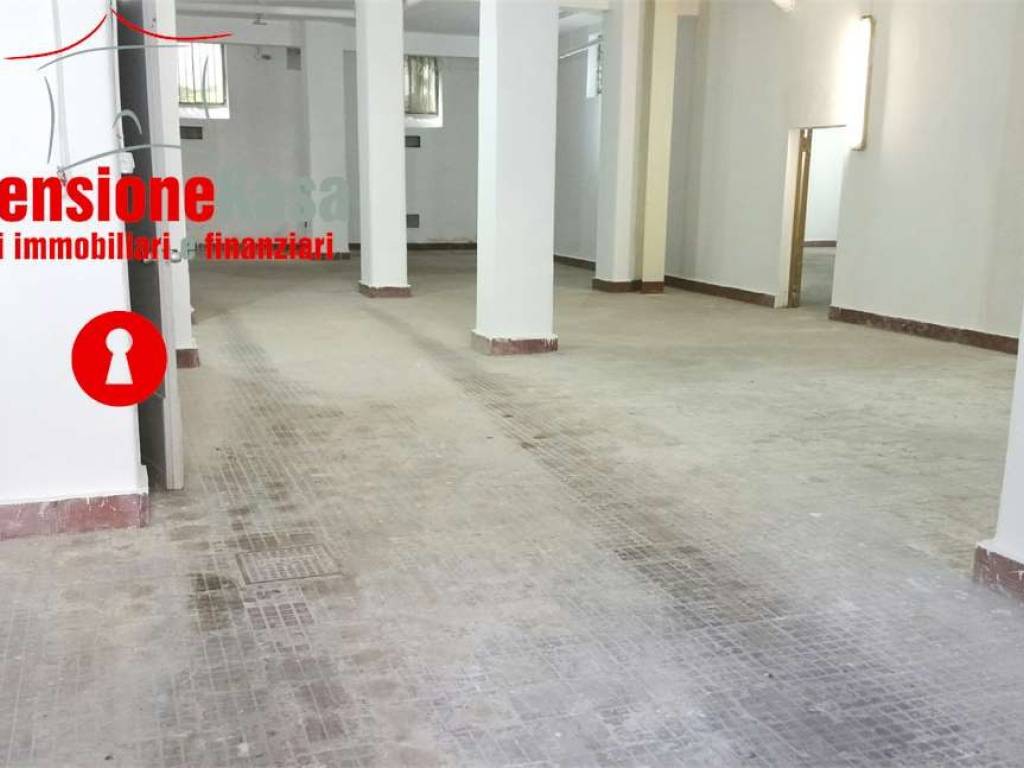 locale commerciale in affitto a Nola