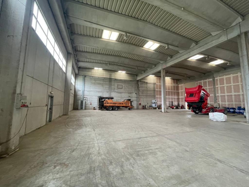 locale commerciale in affitto a Nola
