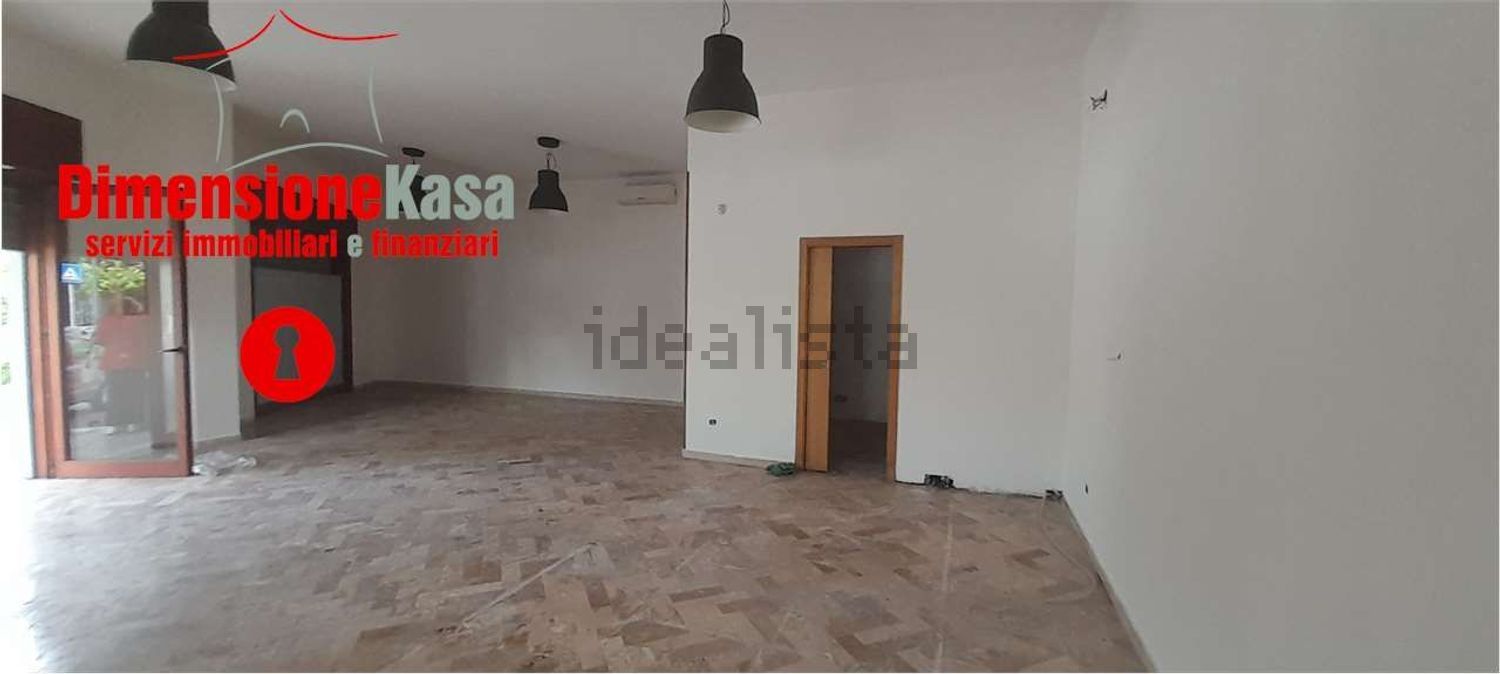 locale commerciale in affitto a Nola