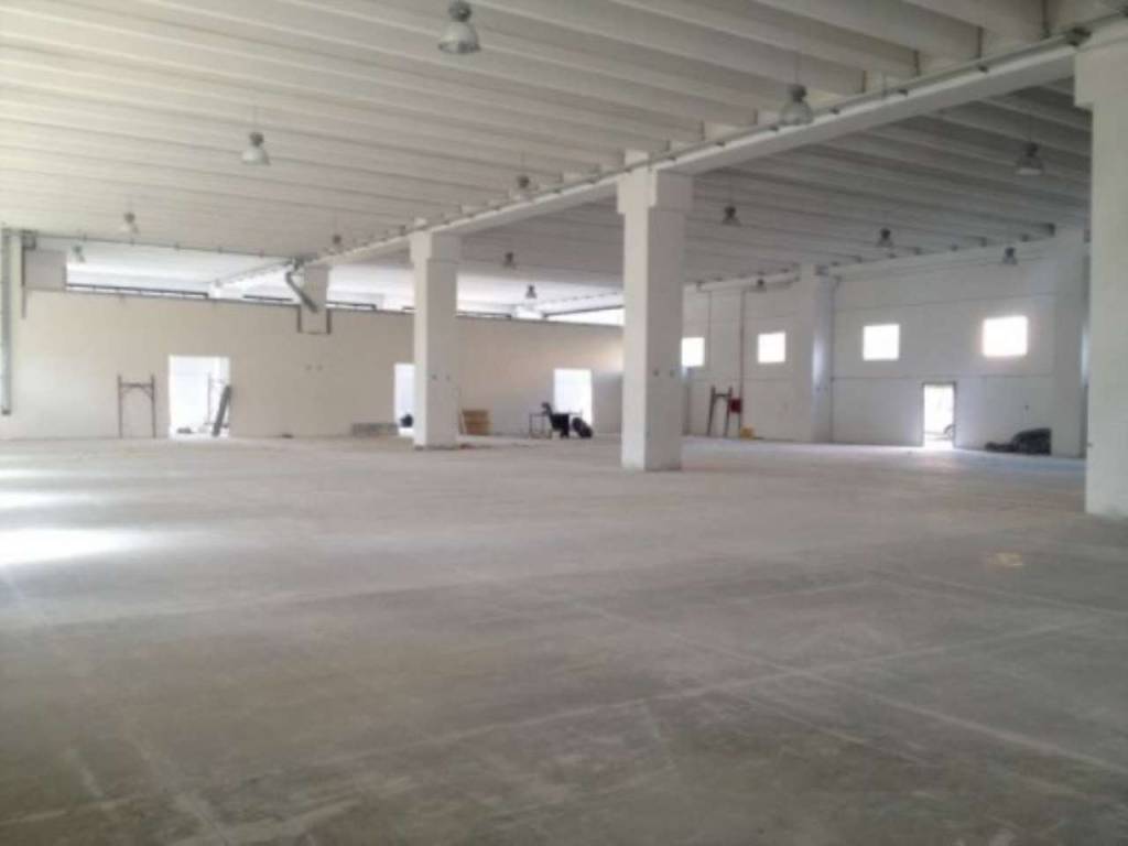 locale commerciale in affitto a Nola
