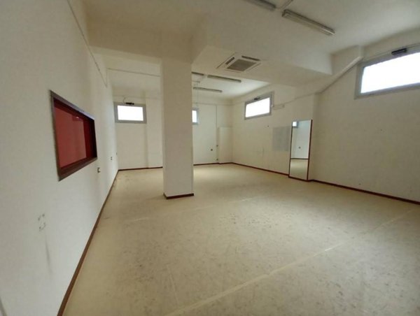 locale commerciale in affitto a Nola