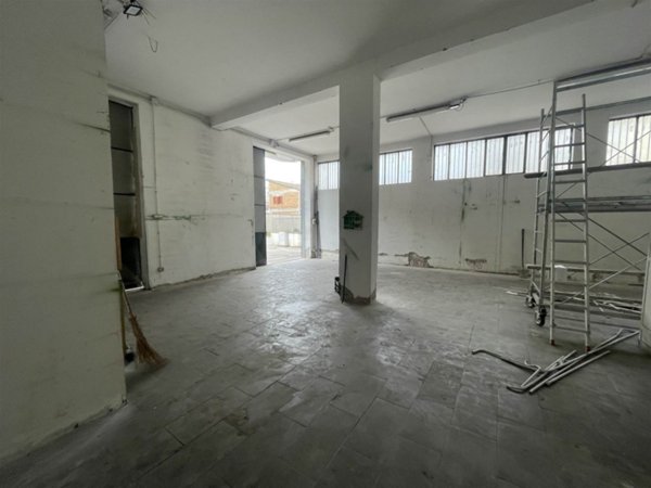 locale commerciale in affitto a Nola