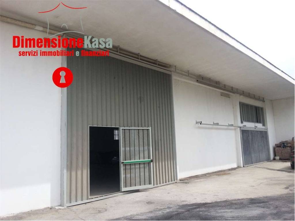 locale commerciale in affitto a Nola