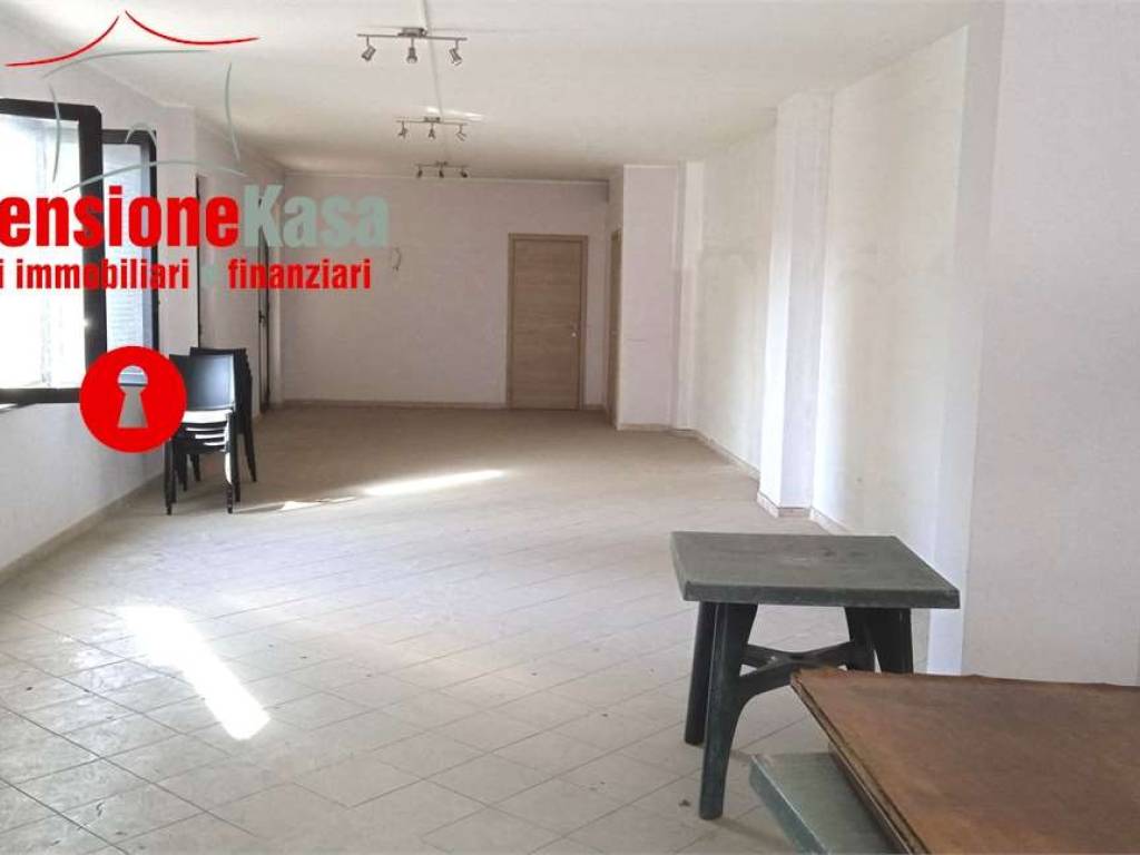 negozio in affitto a Nola