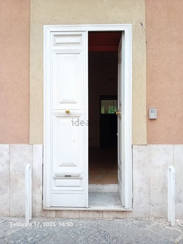 locale commerciale in affitto a Nola