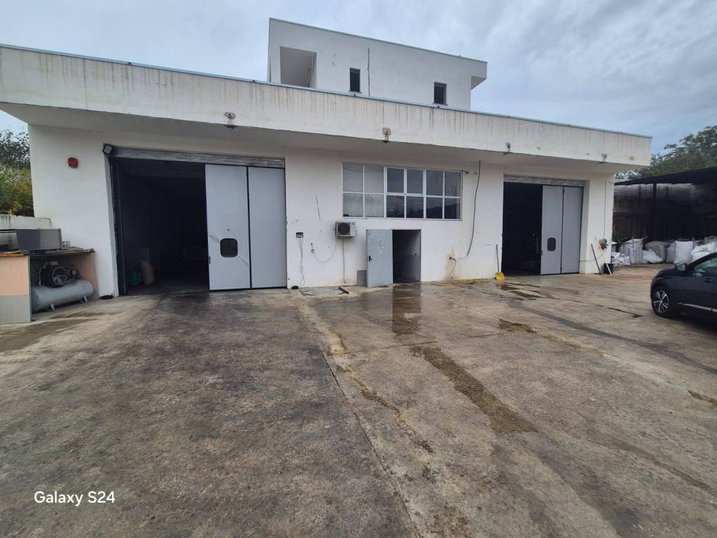 locale commerciale in affitto a Nola