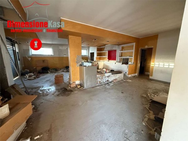 locale commerciale in affitto a Nola