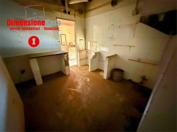 locale commerciale in affitto a Nola