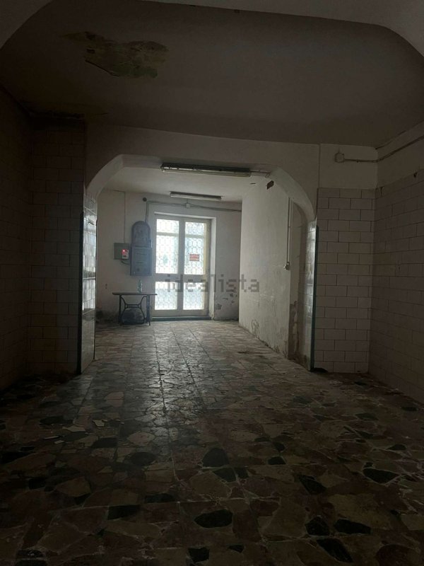 locale commerciale in affitto a Nola