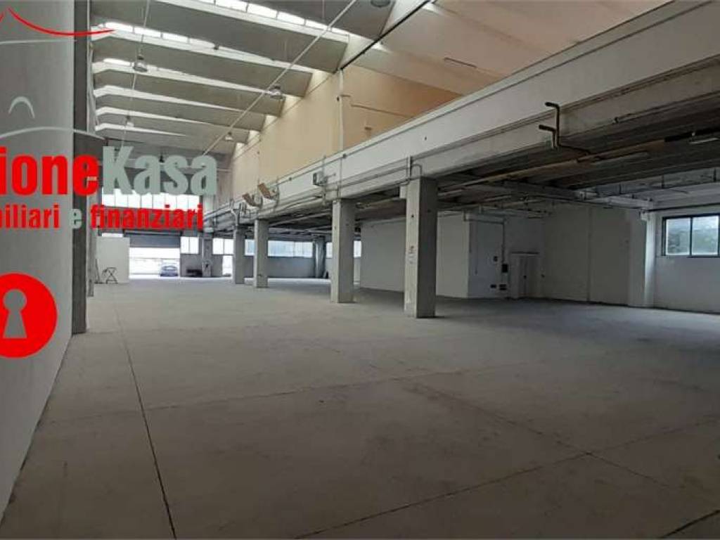 capannone in affitto a Nola