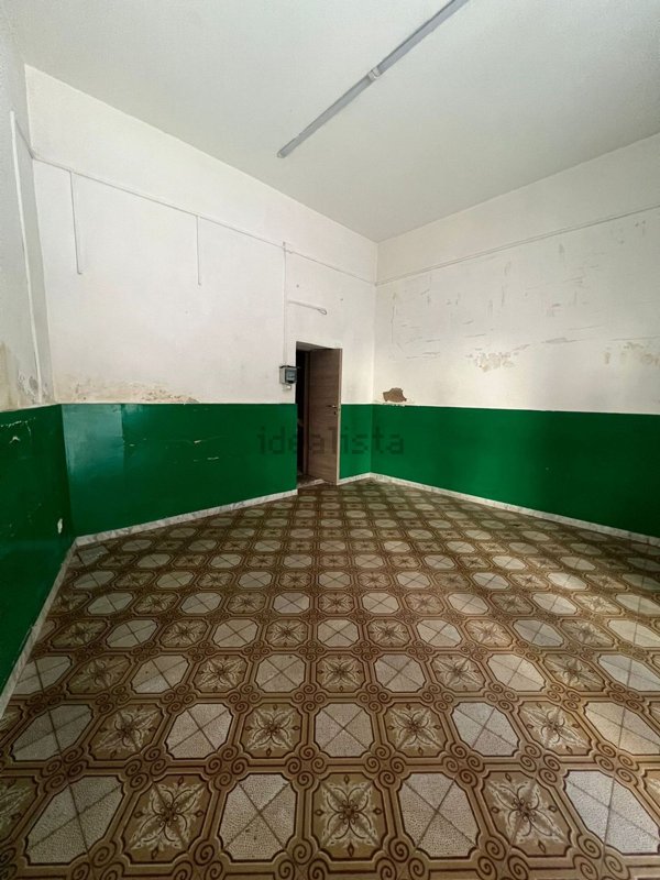 locale commerciale in affitto a Nola