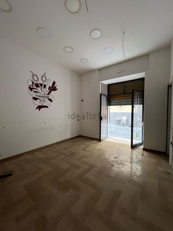 locale commerciale in affitto a Nola