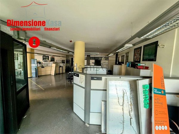 locale commerciale in affitto a Nola