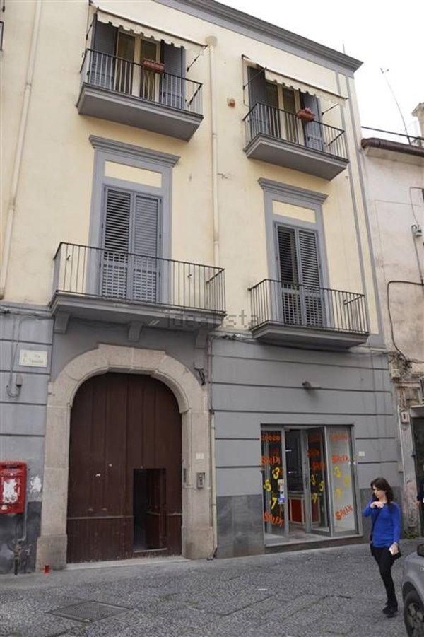 locale commerciale in affitto a Nola