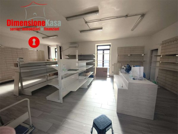 negozio in affitto a Nola in zona Polvica