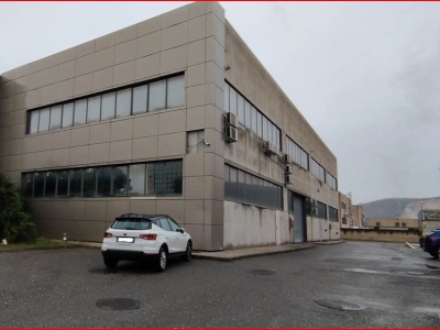 locale commerciale in affitto a Nola