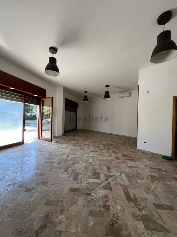 locale commerciale in affitto a Nola