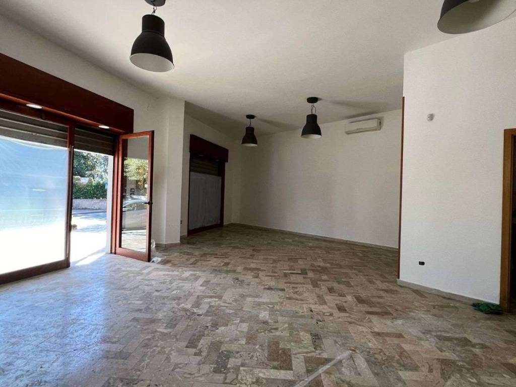 negozio in affitto a Nola