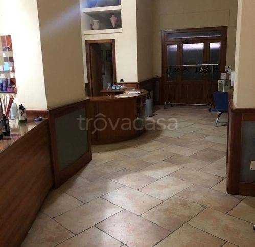 negozio in affitto a Nola