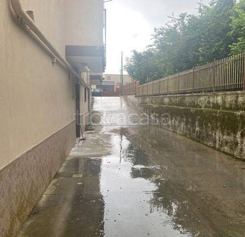 negozio in affitto a Nola