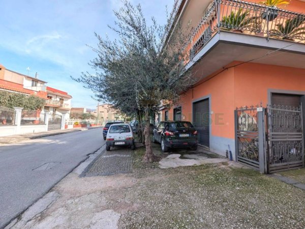 negozio in affitto a Nola