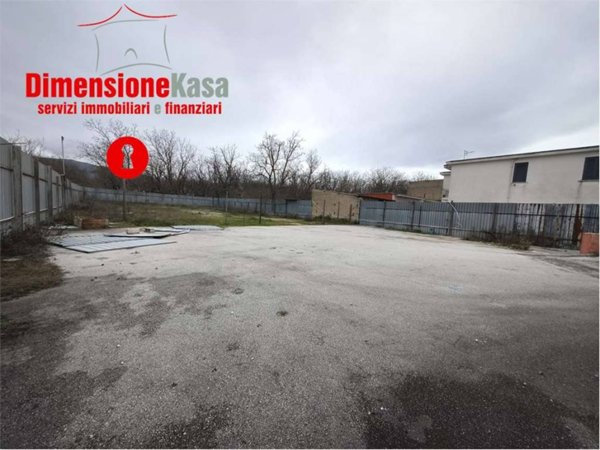 locale commerciale in affitto a Nola