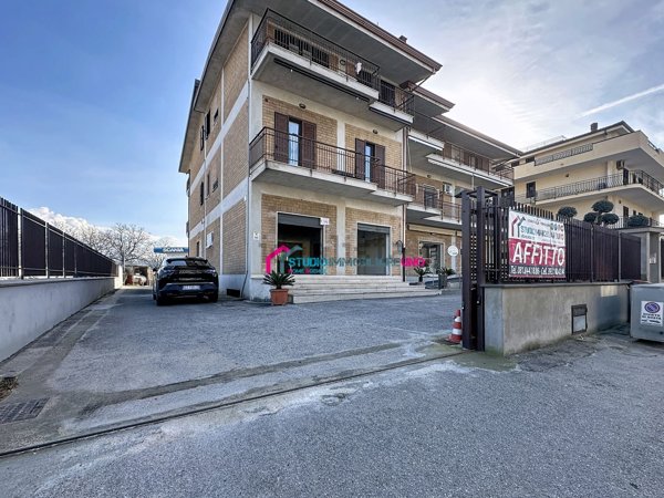 locale commerciale in affitto a Nola