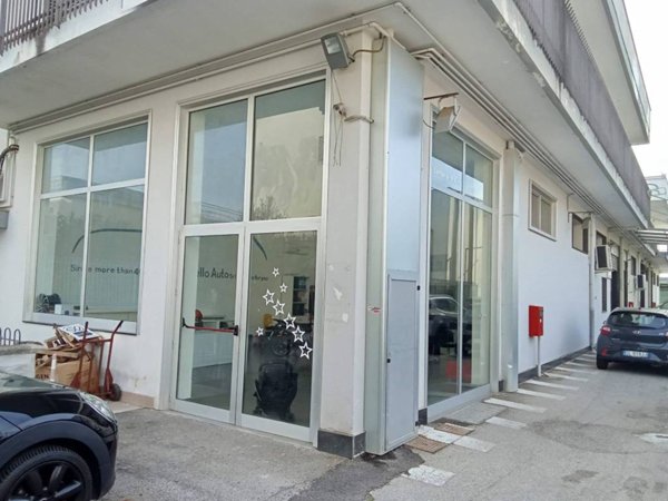 negozio in affitto a Nola