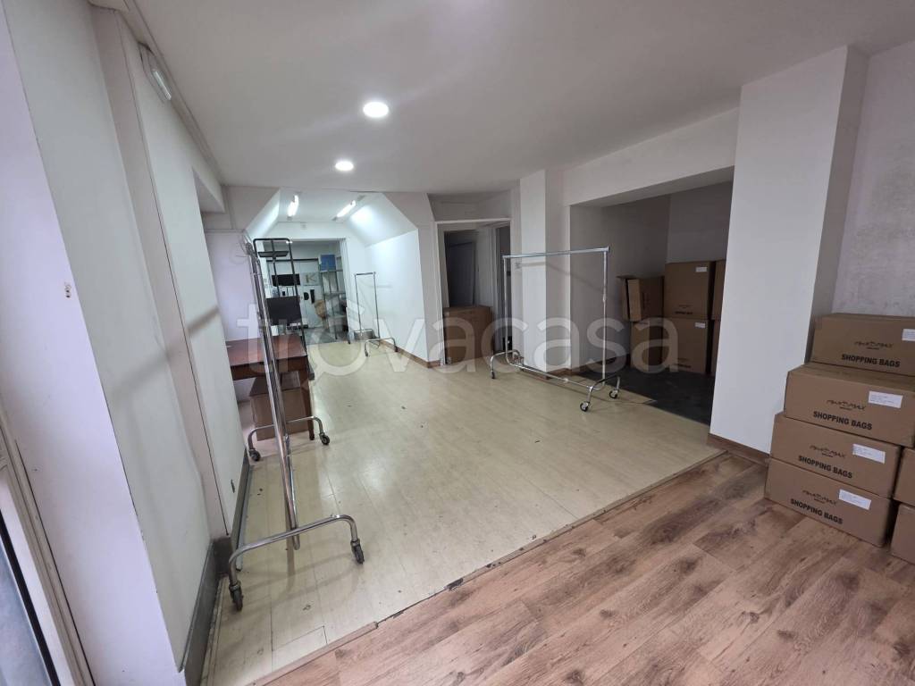 locale commerciale in affitto a Nola