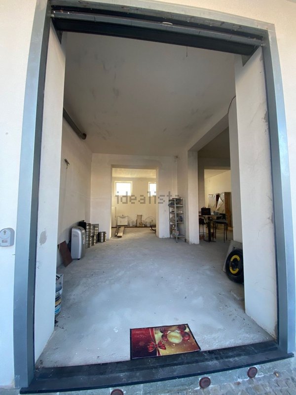 locale commerciale in affitto a Nola