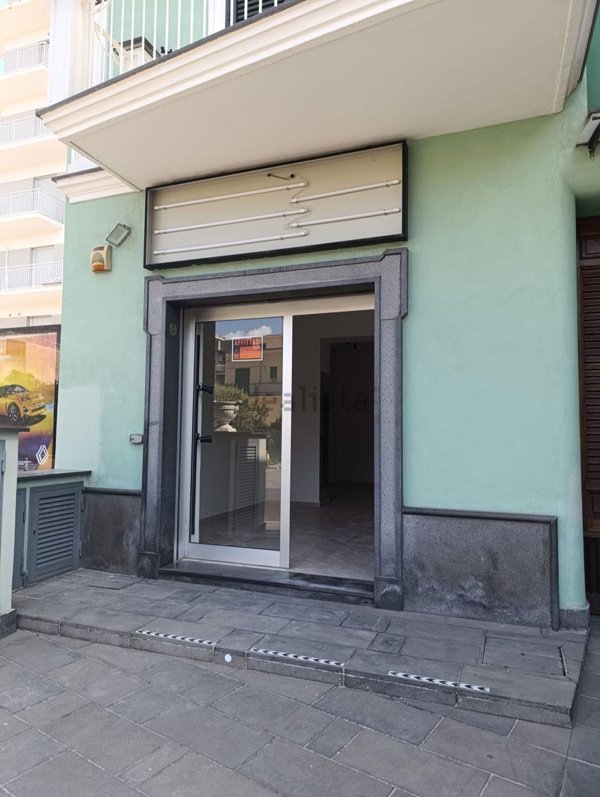 locale commerciale in affitto a Nola