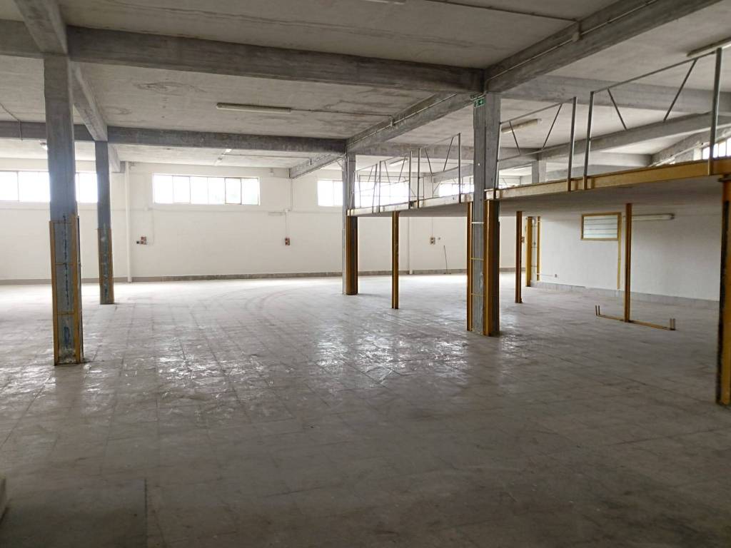 locale commerciale in affitto a Nola in zona Casamarciano