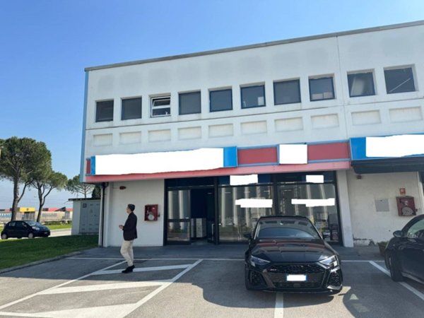 locale commerciale in affitto a Nola